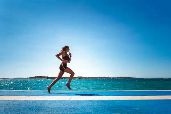 Woman running showing strong leg muscle Sandwich